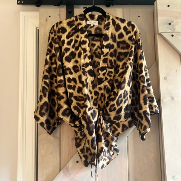LIKE NEW Hayden Leopard Blouse - Picture 1 of 7
